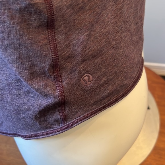 Lululemon Tank size 4? - Picture 4 of 6